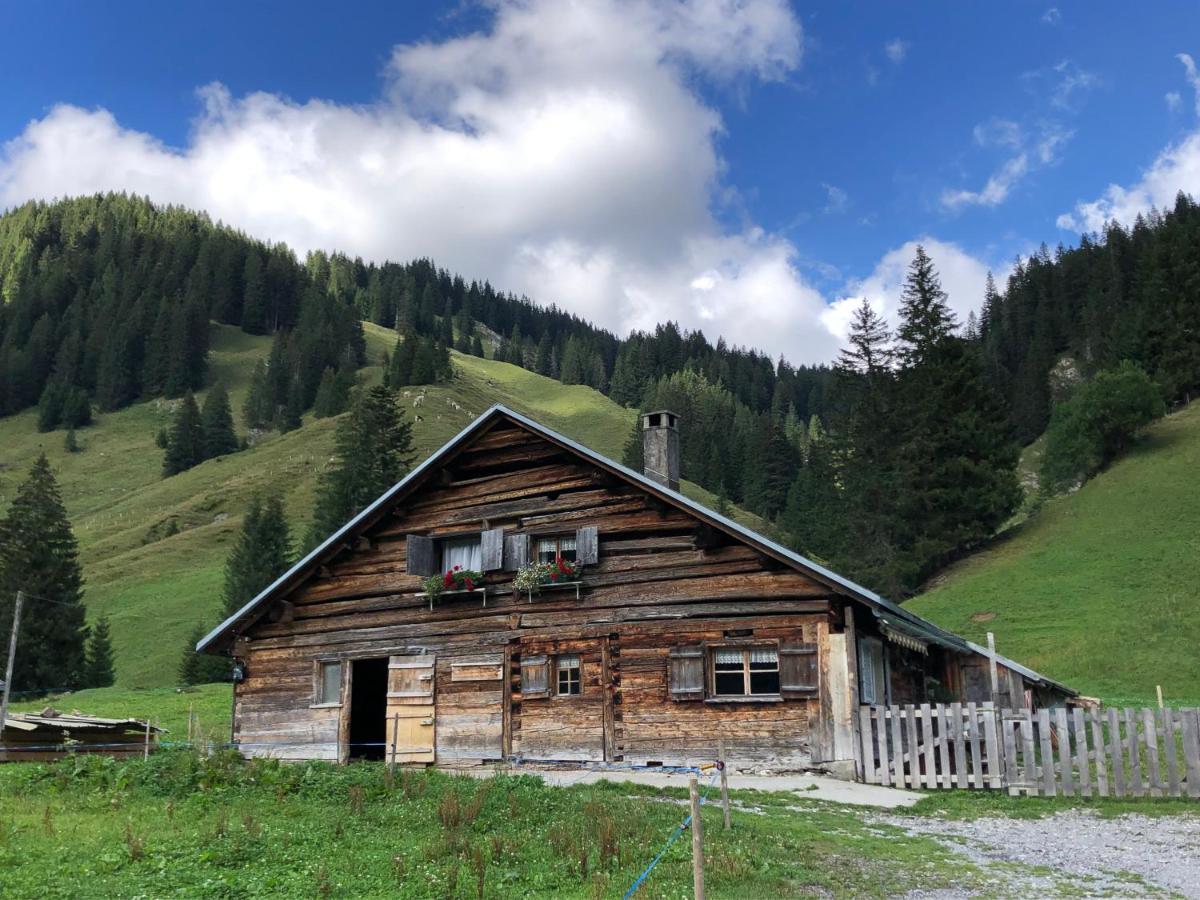 Walli Laterns - Ski Und Bergvergnuegen Direkt Vor Der Haustuer Esterno foto